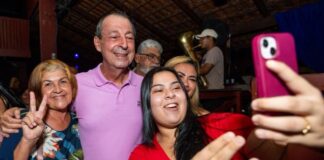 No dia do seu aniversário, Omar vai ao Novo Aleixo e fala sobre projeto de casas populares para quem precisa