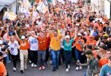 “Todas as minhas campanhas vitoriosas começaram aqui”, afirma David em primeira caminhada no Morro da Liberdade