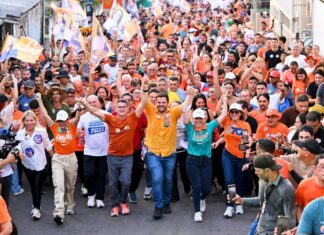 “Todas as minhas campanhas vitoriosas começaram aqui”, afirma David em primeira caminhada no Morro da Liberdade