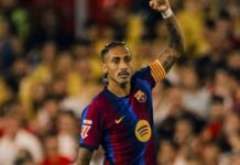 Raphinha “atropela” Messi e fica a um gol de recorde de Cristiano Ronaldo