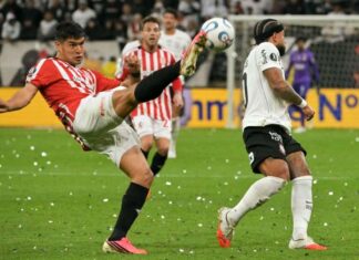 Memphis isola pênalti no último lance, e Estudiantes elimina Corinthians