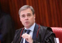 Após divulgação de diálogos entre Moraes e Vorcaro, delegados da PF relataram sofrer pressão a Mendonça, diz site