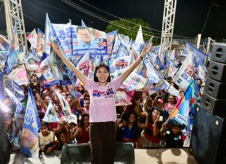 Nos braços do povo, Mayra Dias é recebida por multidão no Bom Socorro do Zé Açú