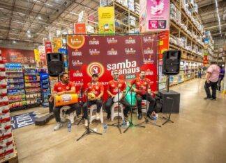 Rodas de pagode movimentam lojas do Super Nova Era aos sábados e criam experiência diferenciada para clientes