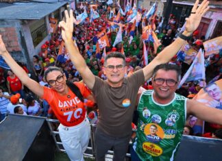 David destaca obras que melhoraram a vida da população durante caminhada nas zonas Norte e Leste