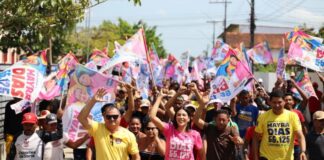 Mayra Dias é recebida por multidão em Barreirinha durante caminhada e grande reunião