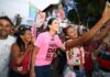 Mayra Dias realiza primeira caminhada pelas ruas de Parintins e fortalece proximidade com a população