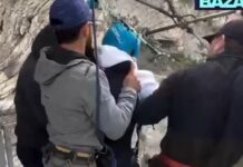 Turista é forçada por instrutores a saltar de atração sobre cânion na Rússia