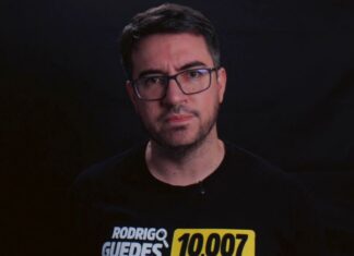 Rodrigo Guedes denuncia que Silas Câmara o tirou a propaganda eleitoral gratuita pra beneficiar seu irmão, Dan Câmara