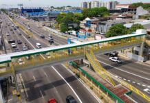 Renato Junior entrega passarela na avenida Torquato Tapajós