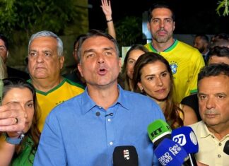 “Está decretado o fim da era do PT”, diz Flávio Bolsonaro