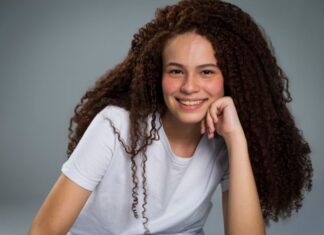 Aos 15 anos, atriz e apresentadora amazonense Valentina Marques é destaque no Summit Rio WebMercado 2026