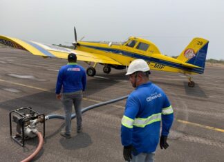 Caminhões-pipa da Águas de Manaus reforçam combate aos incêndios florestais