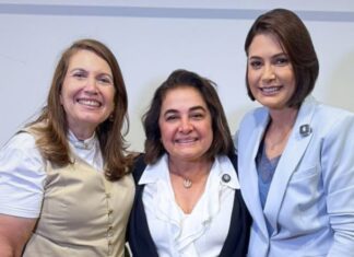 Michelle Bolsonaro mobiliza eleitores do Amazonas: ‘No dia 25, é Maria do Carmo governadora’