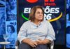 Professora Maria confronta prefeitos aliados a Omar Aziz sobre abandono da população do interior