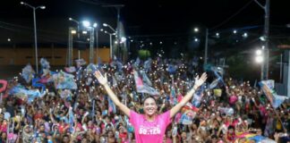 Mayra Dias reúne mais de 25 mil pessoas no encerramento da campanha em Parintins