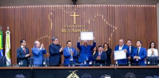 Adjuto Afonso, entrega Título de Cidadão do Amazonas a dirigentes do Cieam