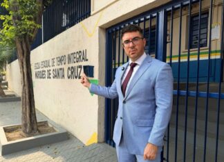 Rodrigo Guedes fiscaliza escola e cobra da SEDUC a instalação imediata dos aparelhos de ar-condicionado